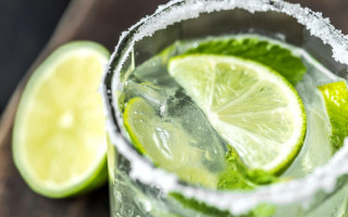 Ice water limes slice spoon - a spoon free wallpaper
