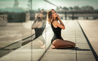 Woman sitting mirror reflection swimsuit - the ground next free wallpaper