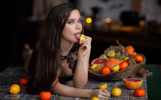 Woman eating fruit still life 2 - seductive free wallpaper for desktop