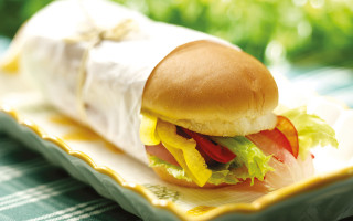 Sandwich plate lettuce tomatoes tablecloth - byeon sangbyeok free wallpaper