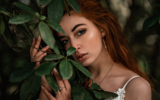 Red hair woman ring plant - her finger free wallpaper