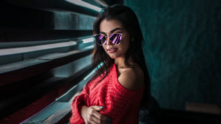Woman sunglasses portrait reddress nailpolish - sunglass free wallpaper