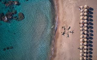 Beach people umbrellas flowers starry - art free wallpaper