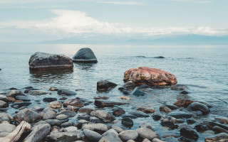Rocky beach mountains cloudy sky 3 - the water and mountains free wallpaper