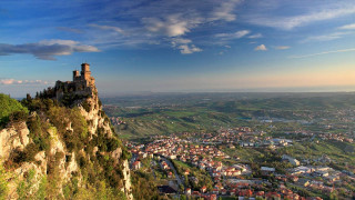 Castle hill city valley river - a valley below free wallpaper