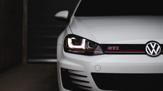 White car red stripe front - neoism free wallpaper