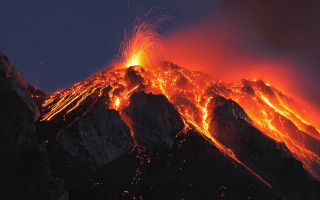 Mountain lava fire dusk embers - unreal engine 5 free wallpaper