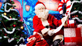Santa candycane christmas tree presents - a candy cane free wallpaper