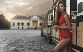 Woman red dress bus door - a red dress free wallpaper for desktop