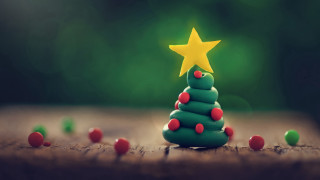 Christmas tree candy balls green - a star free wallpaper