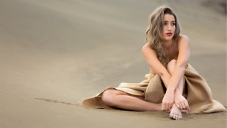 Woman beach towel sitting crossed - her knee free wallpaper
