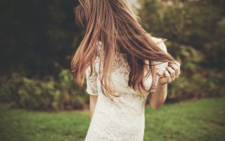 Woman white dress field blowing - flowing hair free wallpaper