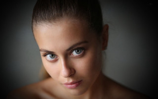 Eszter mattioni portrait blue eyes 2 - look free wallpaper for desktop