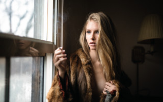 Woman window cigarette blonde blurry - a cigarette free wallpaper for desktop