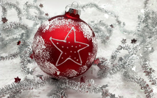 Red ornament star silver tinsel - a pile free wallpaper