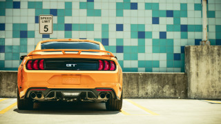 Yellow sports car tiltshift speedlimit - f 8 aperture free wallpaper