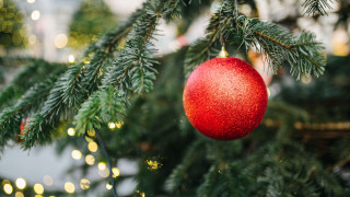 Red ornament christmas lights bokeh - the background and a blurry background free wallpaper