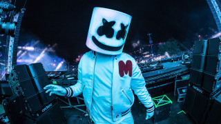 Marshmallow costumed person stage lights - neon free wallpaper
