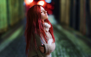 Red haired woman tunnel train - a tunnel free wallpaper