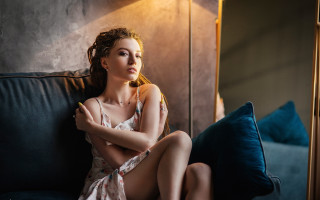 Woman couch crossed arms fashion - her arm free wallpaper