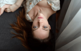 Woman lying blue eyes jewelry - the floor free wallpaper