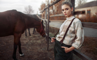 Woman horse fence building reddoor - anka zhuravleva free wallpaper