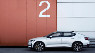 White car number2 red wall - cui bai free wallpaper