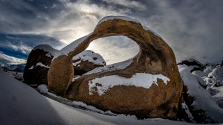 Rock formation sun peeking snowy - a sun free wallpaper
