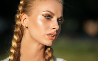 Woman braid blueeyes serious neoclassicism - diffuse free wallpaper