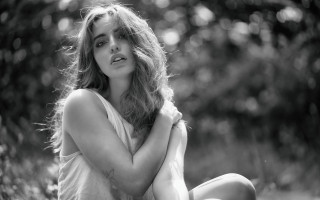 Woman sitting crossed arms bokeh - her arm free wallpaper