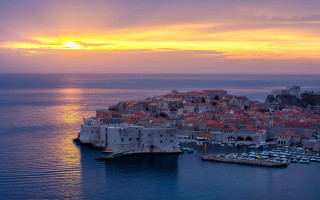 Sunset city boats water matte - a sunset over a city free wallpaper