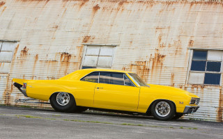 Yellow car rusty building open - rusty free wallpaper