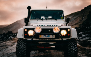 White land rover rocky road - 8k artistic photography free wallpaper