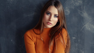 Eszter mattioni orange sweater blue - de stijl free wallpaper