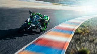 Motorcycle race track helmet green - helmet free wallpaper