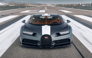 Bugatti runway sky white stripe - a bugatti car free wallpaper