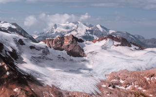 Mountain range snow clouds blue - a mountain range free wallpaper