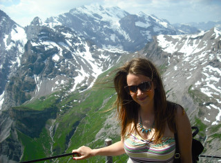 Woman sunglasses mountain range snow - sunglass free wallpaper