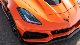 Sports car street lights night - a street free wallpaper