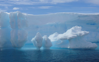 Iceberg ocean snow matte art - a large iceberg free wallpaper