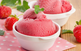 Ice cream strawberries tablecloth pink - polka dot free wallpaper