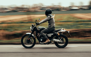 Motorcycle rider tiltshift motionblur field - a blurry background free wallpaper