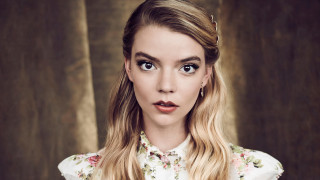 Woman blonde flower blouse portrait - serious free wallpaper for desktop