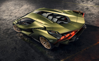 Green sports car hood up - hyper detail free wallpaper