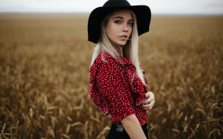 Woman hat wheat field serious - a woman in a hat free wallpaper