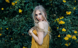 Eszter blonde hair flower garden - a portrait free wallpaper