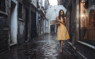 Woman yellow dress umbrella rain - narrow free wallpaper