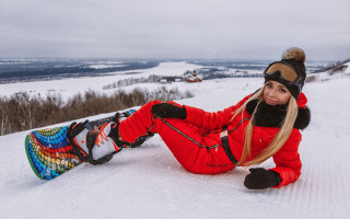 Woman red jacket snowboard winter - futurism free wallpaper