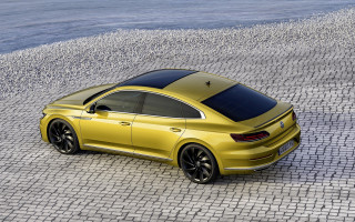 Yellow car cobblestone ocean photoreal - 8k photorealistic free wallpaper