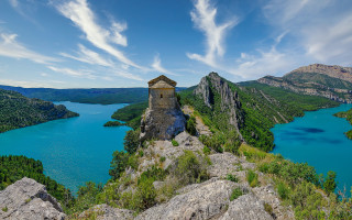 Small tower mountain lake sky - romanesque free wallpaper